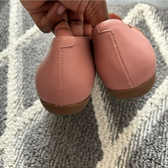 Trotters Sage Scalloped Detail Slip-Ons; fits like 10! - Picture 9 of 10